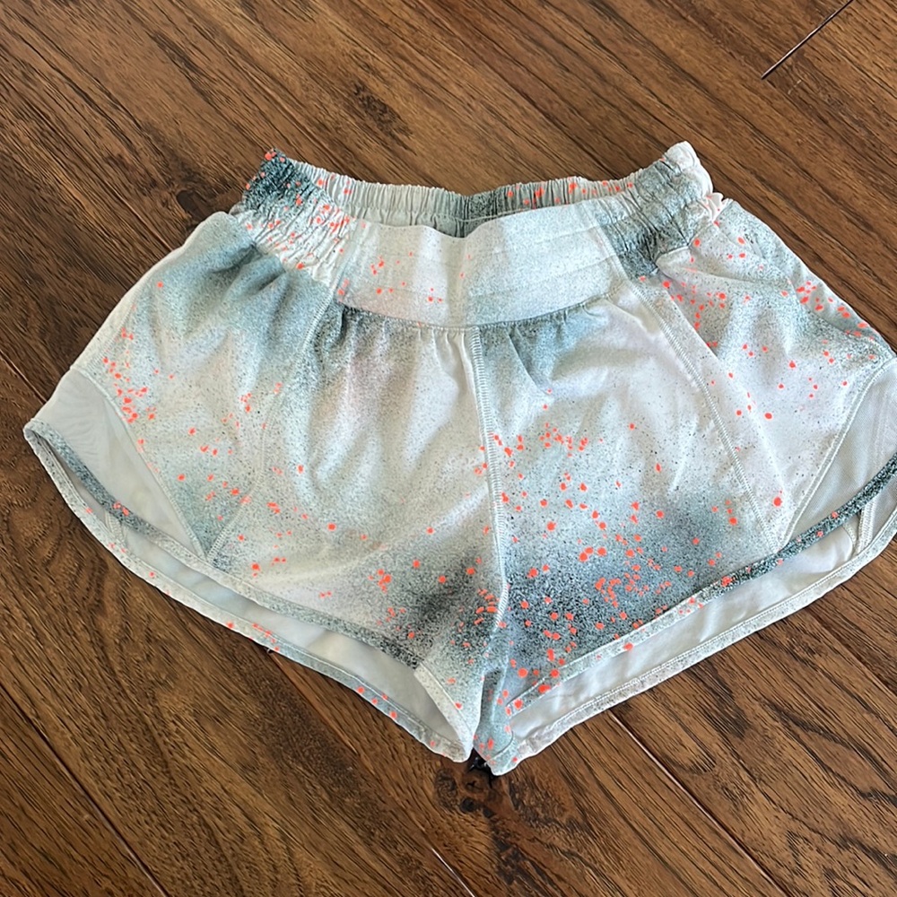 Lululemon shorts size 4 PERFECT CONDITION
